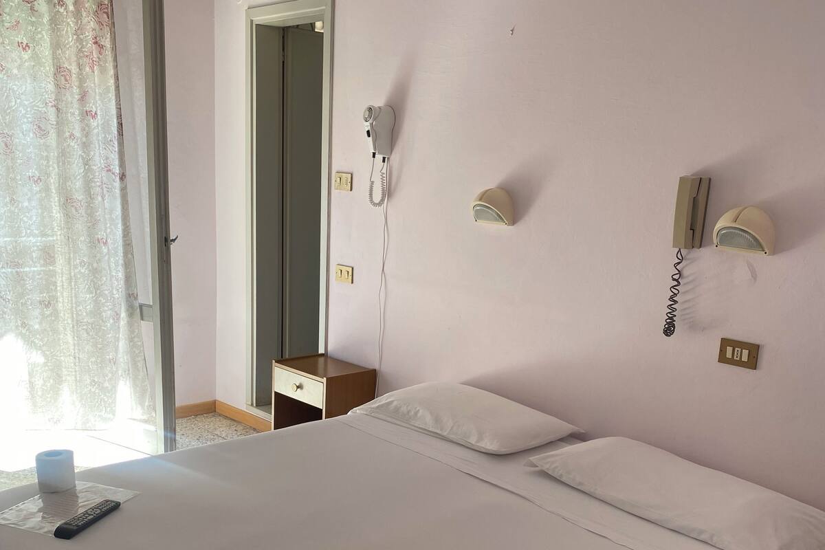 Standard Double Room | 1 bedroom, desk, WiFi (free), bed sheets