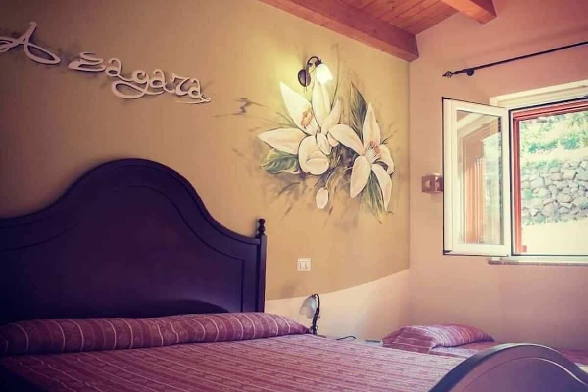 Minibar, una scrivania, tende oscuranti, insonorizzazione