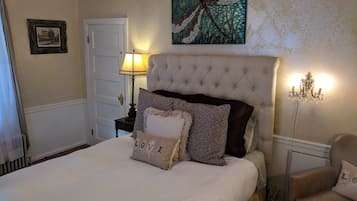 Standard Room, 1 Queen Bed, Non Smoking, Private Bathroom (Library Room) | Premium bedding, individually decorated, individually furnished