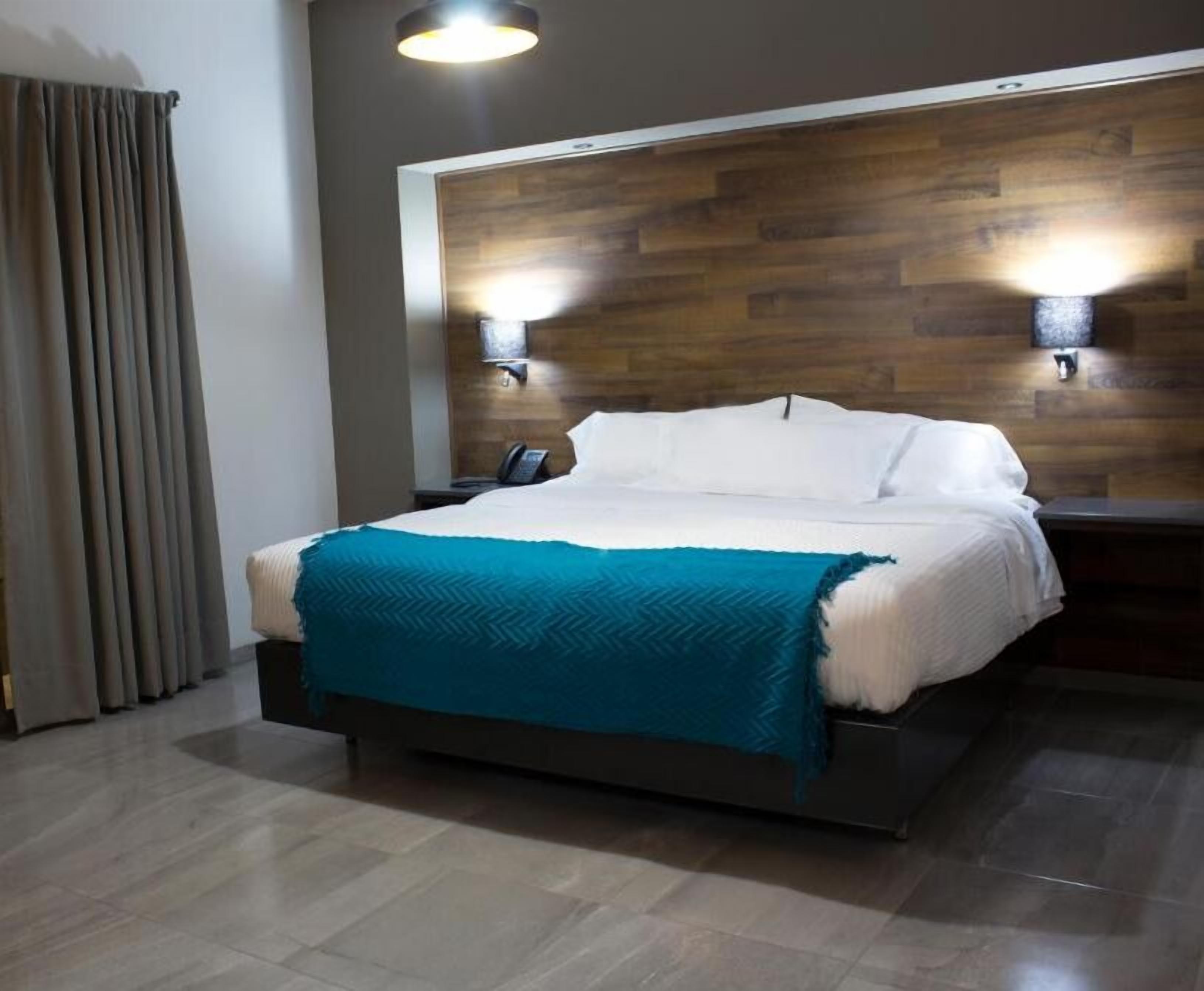 Coffres-forts dans les chambres, fer et planche à repasser