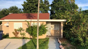 Front of property - Little Home Away From Home (Hallandale Beach)