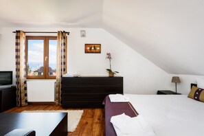 Junior Suite, Panoramic View | Minibar, una cassaforte in camera, insonorizzazione, ferro/asse da stiro