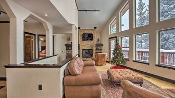 Luxury Chalet | Living area | Flat-screen TV