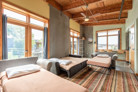 Premium Apartment, Multiple Beds, Kitchen, Courtyard View | Living area
