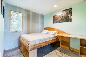 Leilighet – premium, flere senger, kjøkken, bakgårdsutsikt | Sengetøy av topp kvalitet, senger med overmadrass og strykejern/-brett