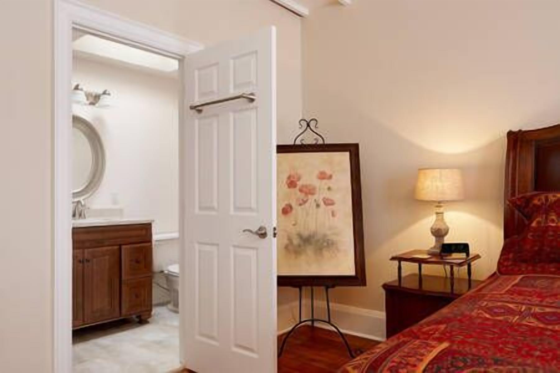 suite, 1 king bed | 1 bedroom, premium bedding, minibar, desk