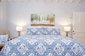 Suite, 1 King Bed with Sofa bed | 1 bedroom, premium bedding, minibar, desk - Cheltenham Suites (Caledon)