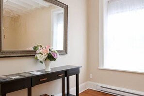 Interior - Cheltenham Suites (Caledon)