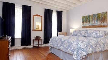 Suite, 1 King Bed with Sofa bed | 1 bedroom, premium bedding, minibar, desk