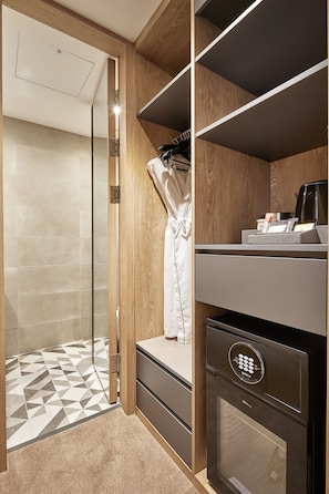Grand Suite, Bathtub | Bathroom