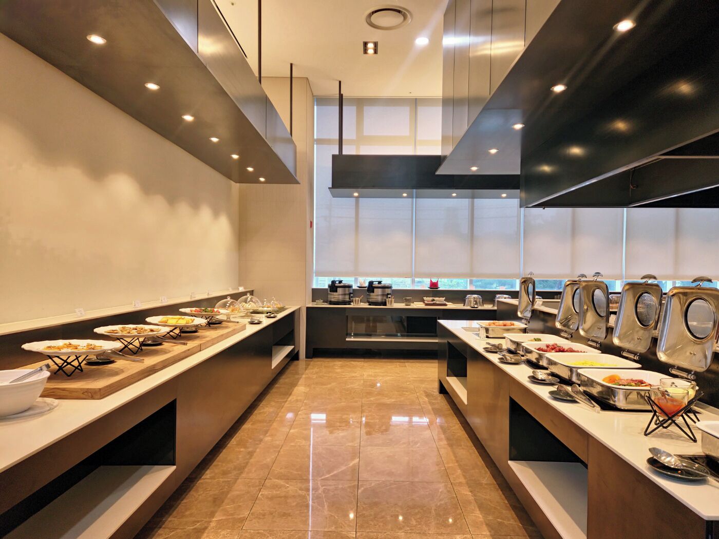 daily buffet breakfast (krw 16500 per person)