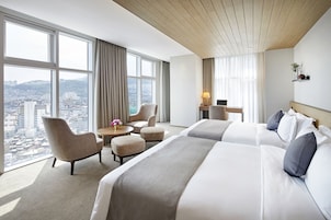 特级套房, 浴缸 | 客房内保险箱、办公桌、遮光窗帘、免费 WiFi