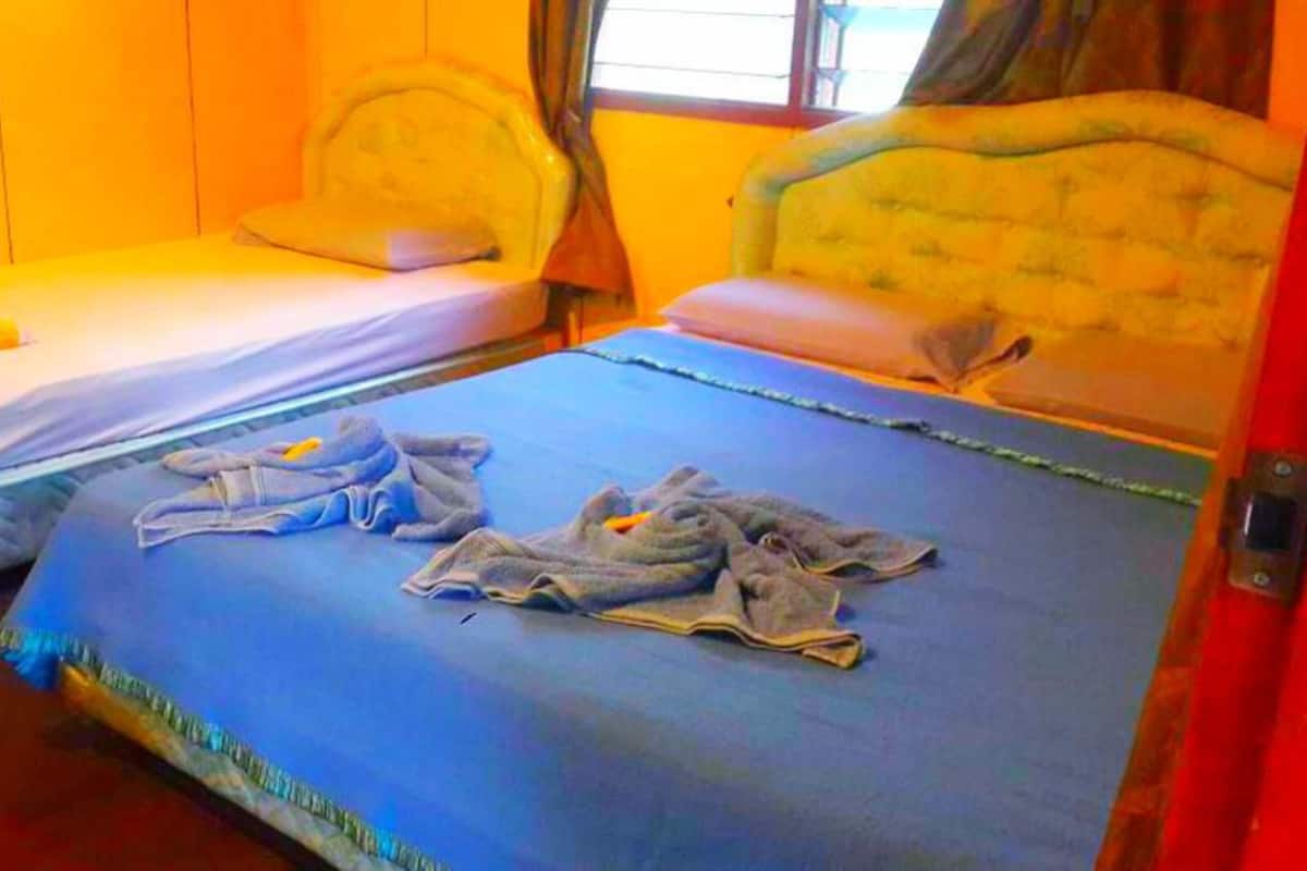 Phòng 3 Tiêu chuẩn, phòng tắm riêng | Bàn 