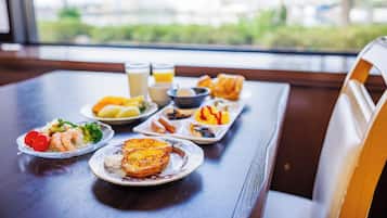 Café da manhã com buffet grátis todos os dias