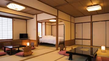 京近江 和室 次の間付き | デスク、WiFi (無料)、ベッドシーツ