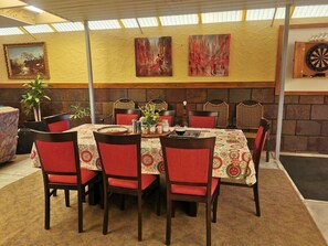 Family Suite  | In-room dining - Chrissie's Dongara - Pet Friendly (Kimba)