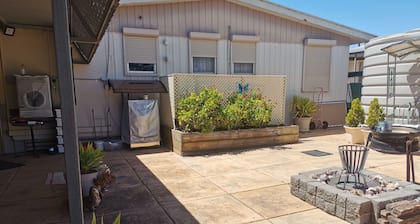 Chrissie's Dongara - Pet Friendly