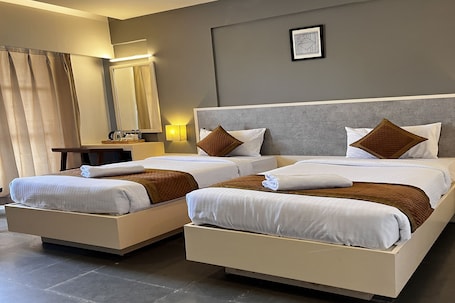 1 habitación, escritorio y cortinas blackout