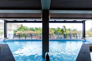 Indoor pool - Move Resort & Spa (Tainan)