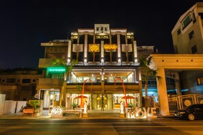 Front of property – evening/night - Move Resort & Spa (Tainan)
