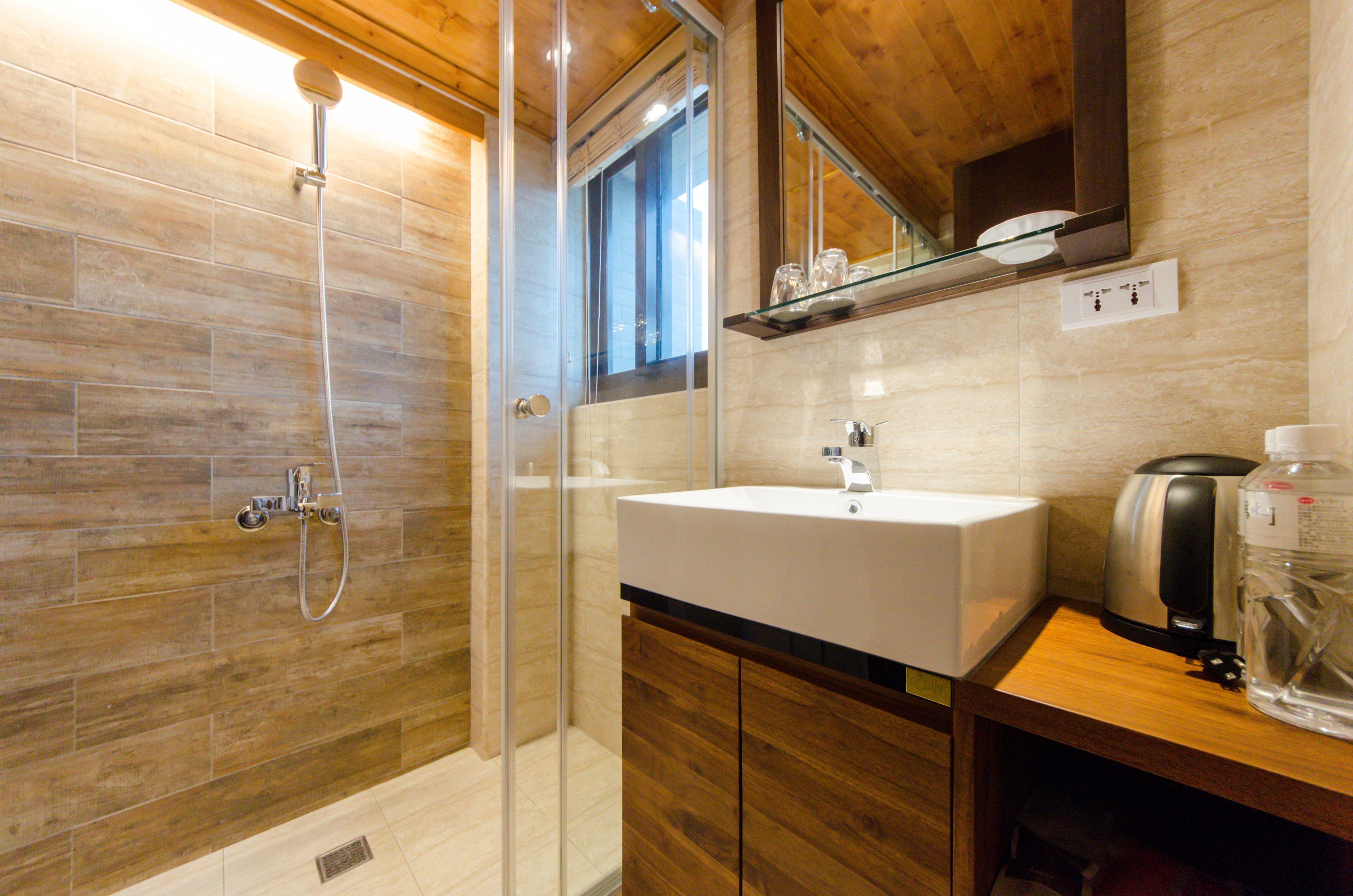 panoramic double room, canal view | bathroom | free toiletries, hair dryer, slippers, towels