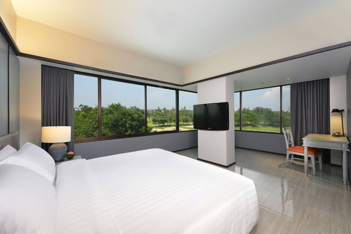 Premium bedding, desk, free WiFi, bed sheets