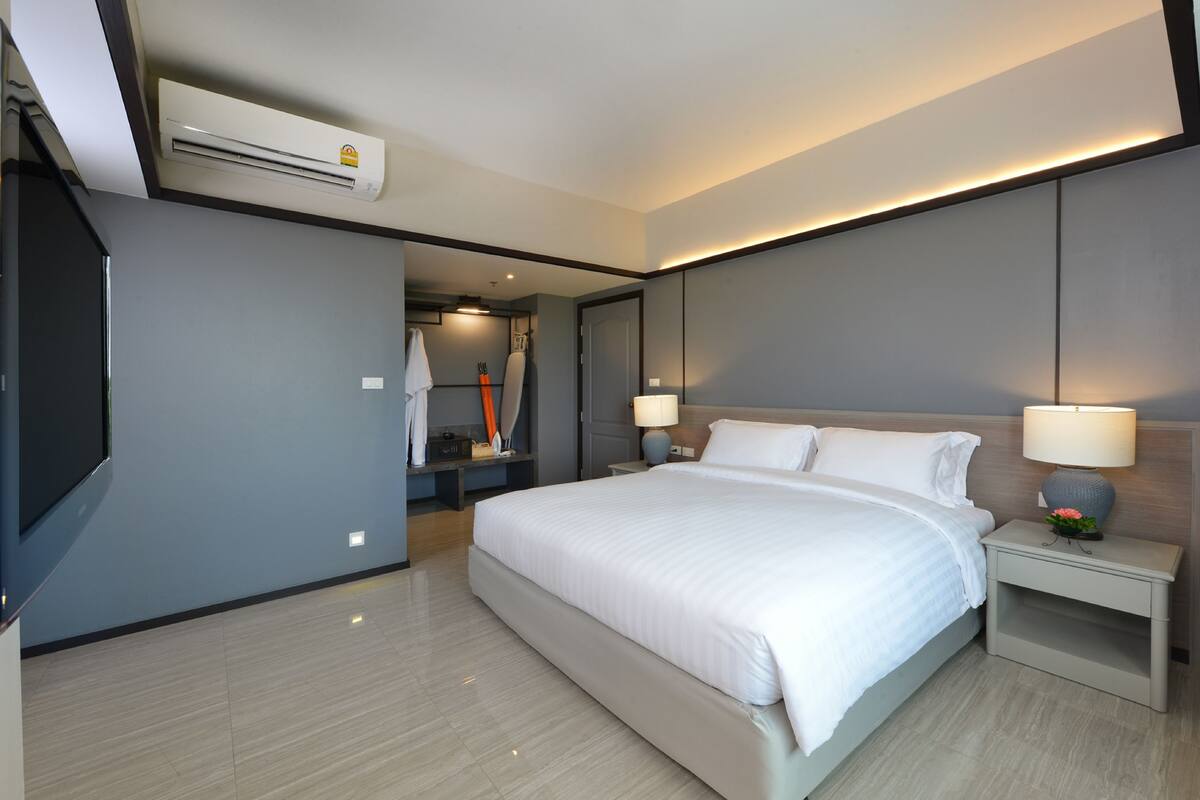 Premium bedding, desk, free WiFi, bed sheets