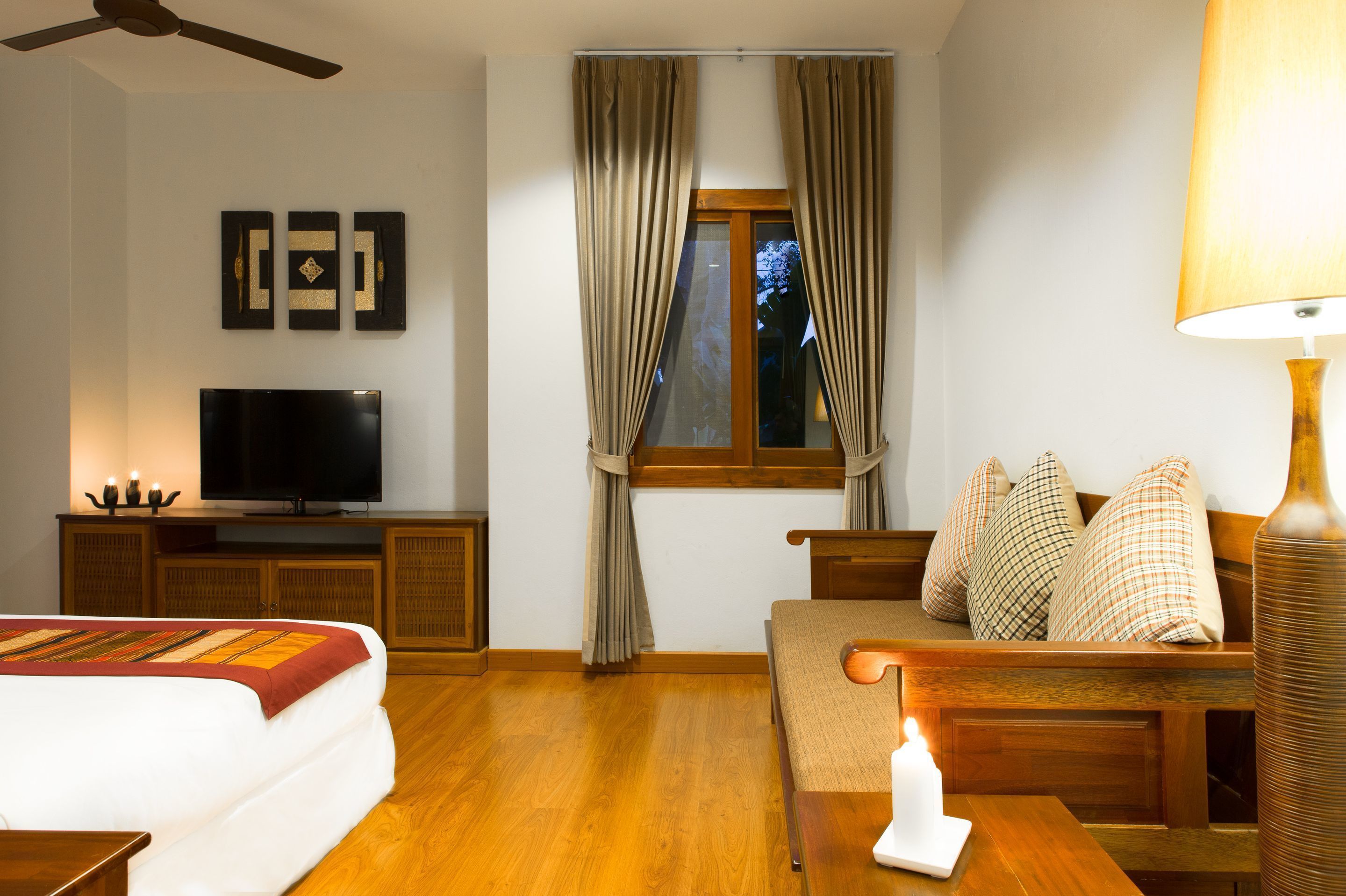 deluxe double room | premium bedding, minibar, in-room safe, blackout curtains