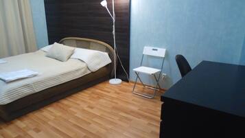 Standard-Apartment, 1 Schlafzimmer, Balkon, Stadtblick | 1 Schlafzimmer, Schreibtisch, Bügeleisen/Bügelbrett, kostenloses WLAN