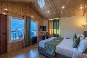 Småhus – executive | Sengetøy av topp kvalitet, skrivebord og blendingsgardiner