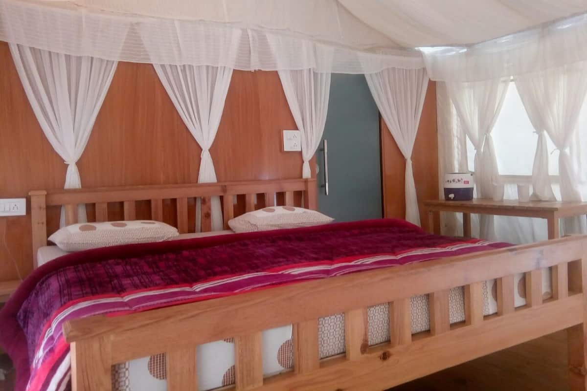 1 bedroom, premium bedding, desk, blackout curtains
