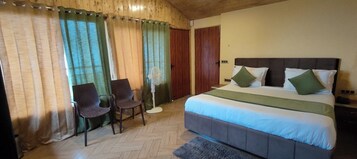 Ropa de cama de alta calidad, escritorio y cortinas blackout 