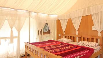 1 bedroom, premium bedding, desk, blackout curtains