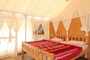 1 غرفة نوم وأغطية فراش متميزة ومكتب وستائر تعتيم