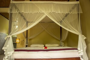 Desk, rollaway beds, free WiFi - Bisma Jaya Bungalow (Ubud)