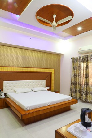 Premium bedding, in-room safe, desk, laptop workspace - Hotel Panigrahan (Bikaner)