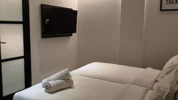 Superior Twin Room | In-room safe, desk, free WiFi, bed sheets