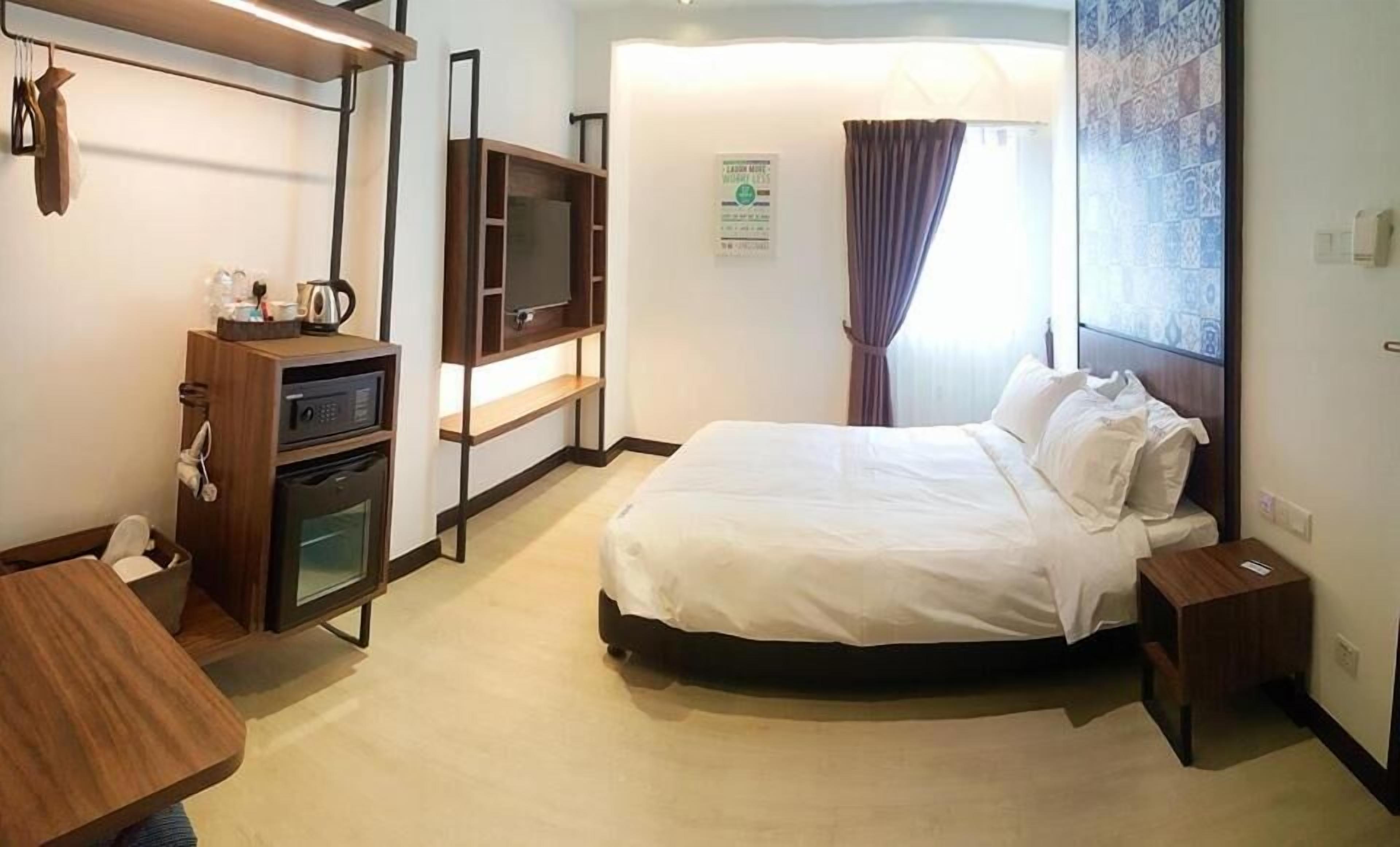 in-room safe, desk, free wifi, bed sheets