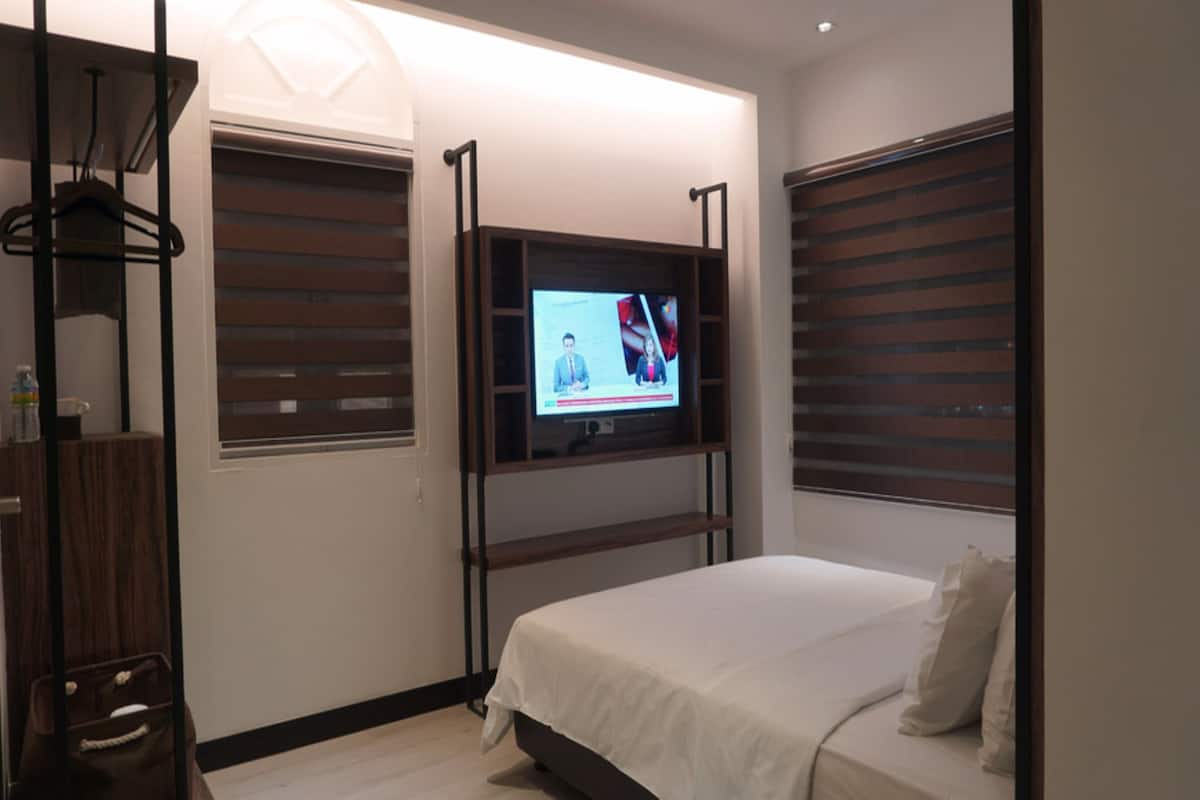 Deluxe kamer | Een kluis op de kamer, een bureau, gratis wifi, beddengoed