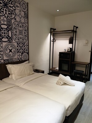 Superior Twin Room | In-room safe, desk, free WiFi, bed sheets - Styles Hotel (Malacca City)