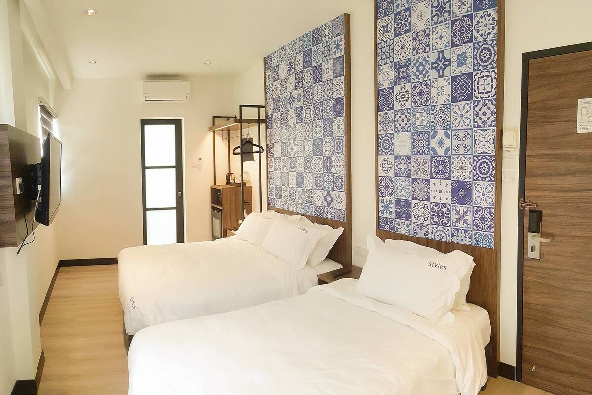 Family Triple Room | In-room safe, desk, WiFi (free), bed sheets