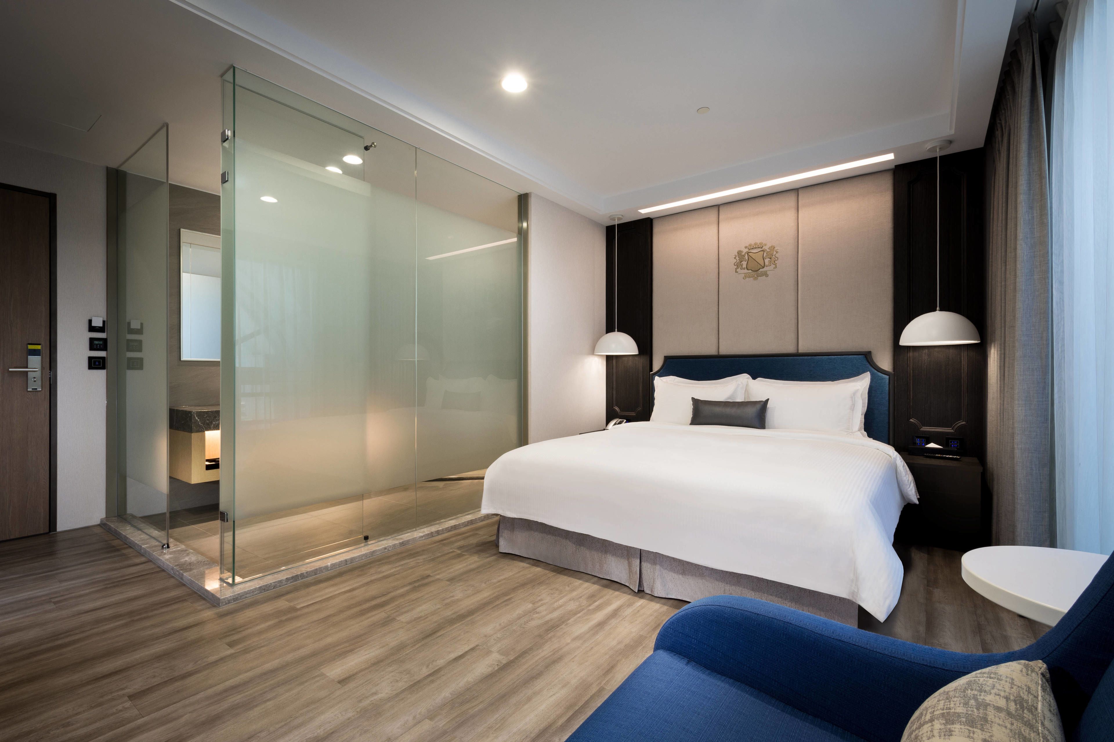 deluxe double room (with parking) | desk, blackout curtains, free wifi