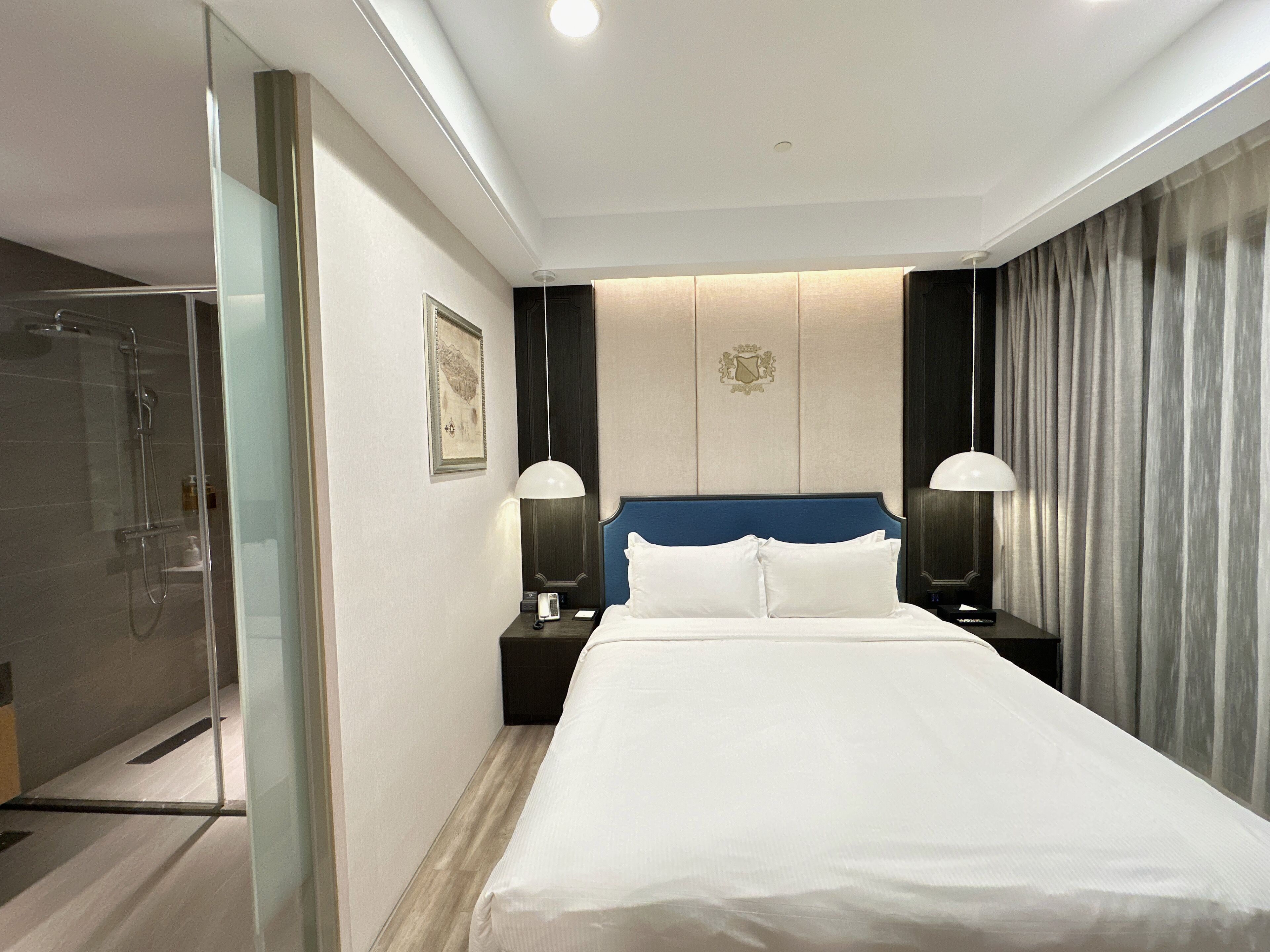 deluxe double room (with parking) | desk, blackout curtains, free wifi