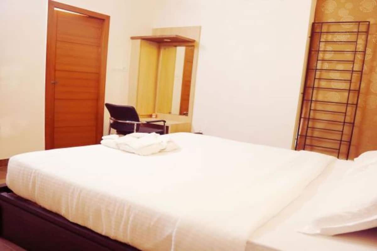 18 bedrooms, in-room safe, desk, soundproofing