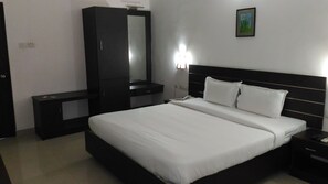 Rom – deluxe, byutsikt | Ekstrasenger (mot et tillegg), wi-fi (inkludert) og rullestolvennlig