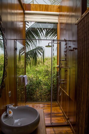 Bathroom shower - Saigon Riverside Retreat (Ho Chi Minh City)