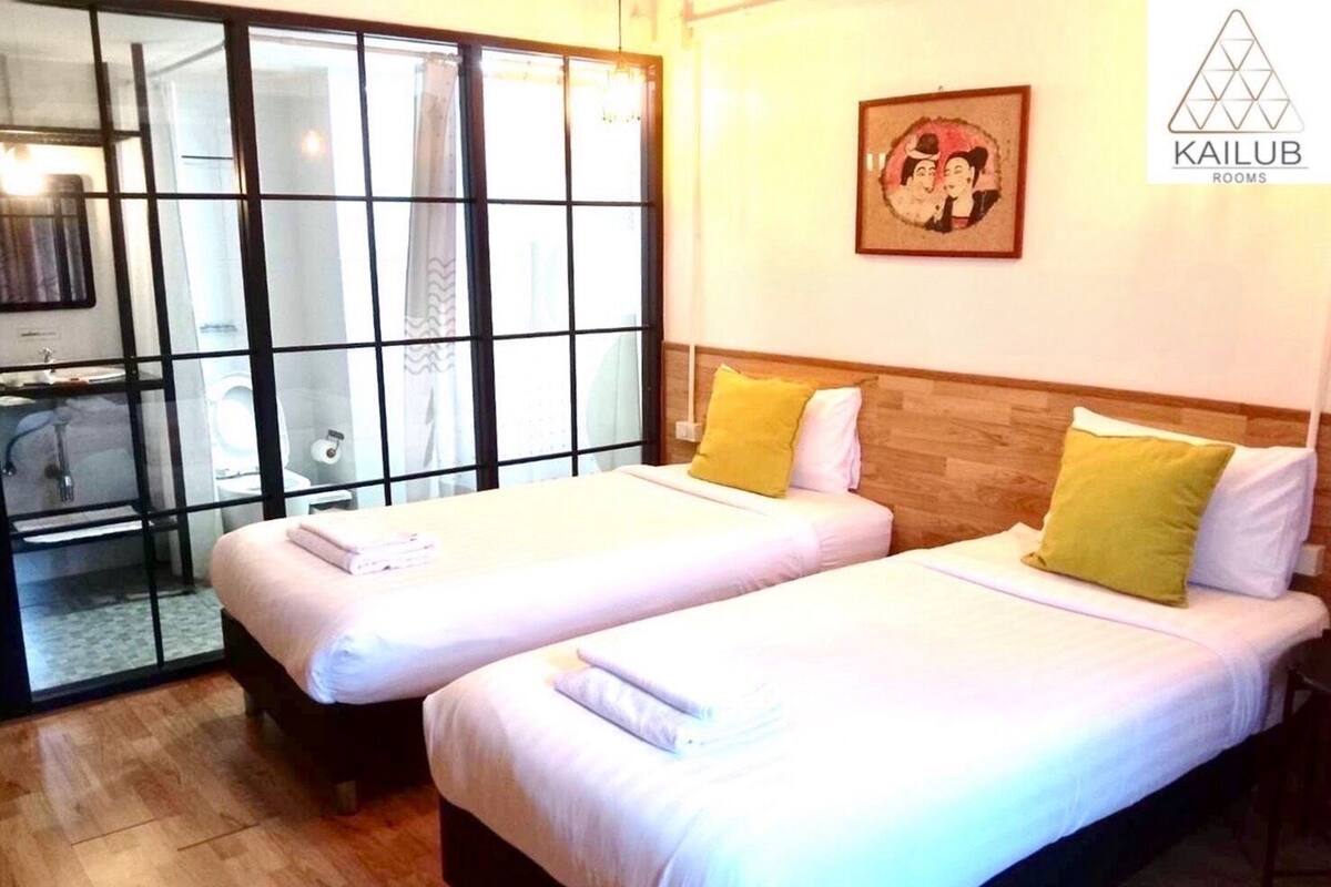 Desk, free WiFi, bed sheets