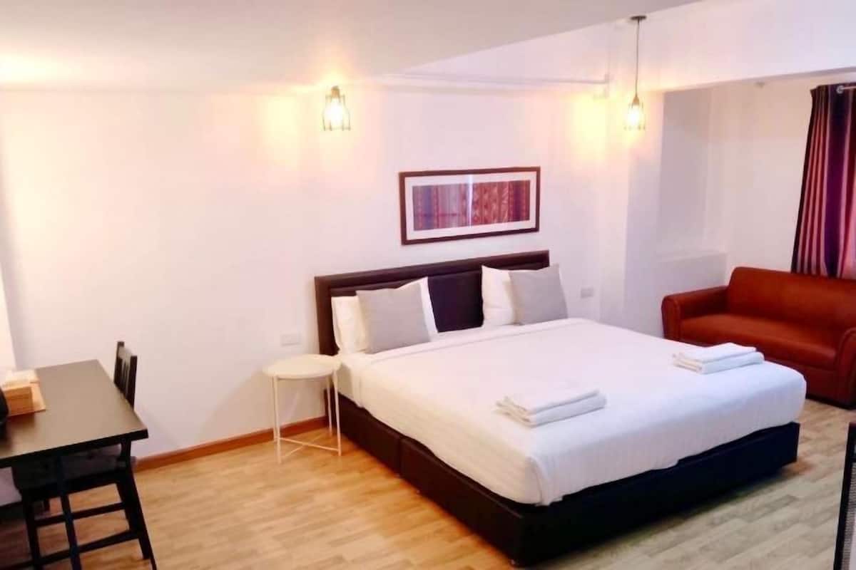Desk, free WiFi, bed sheets
