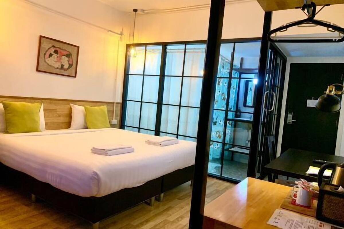 Desk, free WiFi, bed sheets