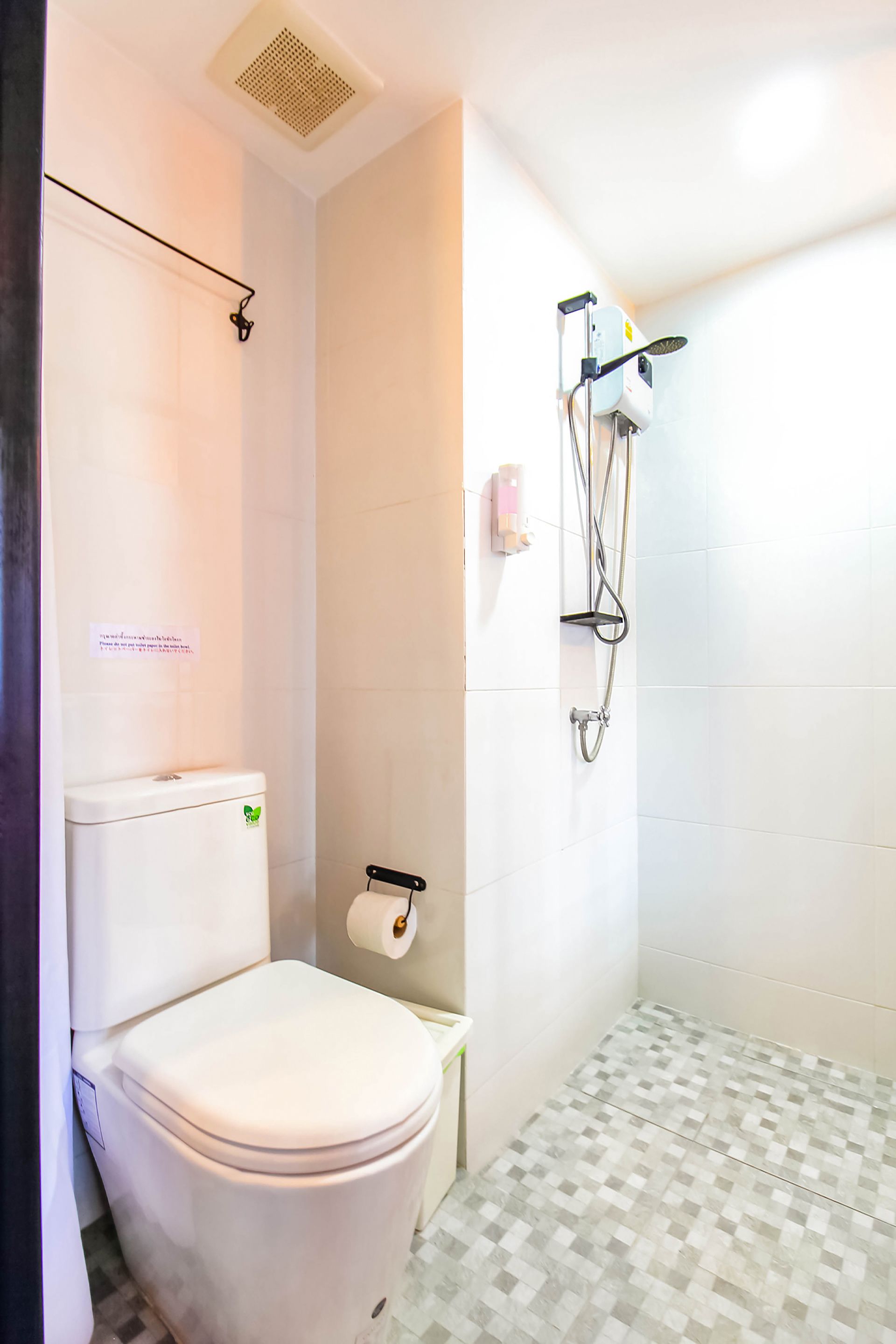 deluxe twin room | bathroom | shower, towels, soap, shampoo